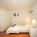 Central Studio Apartment With Free Baselcard - Matisse
